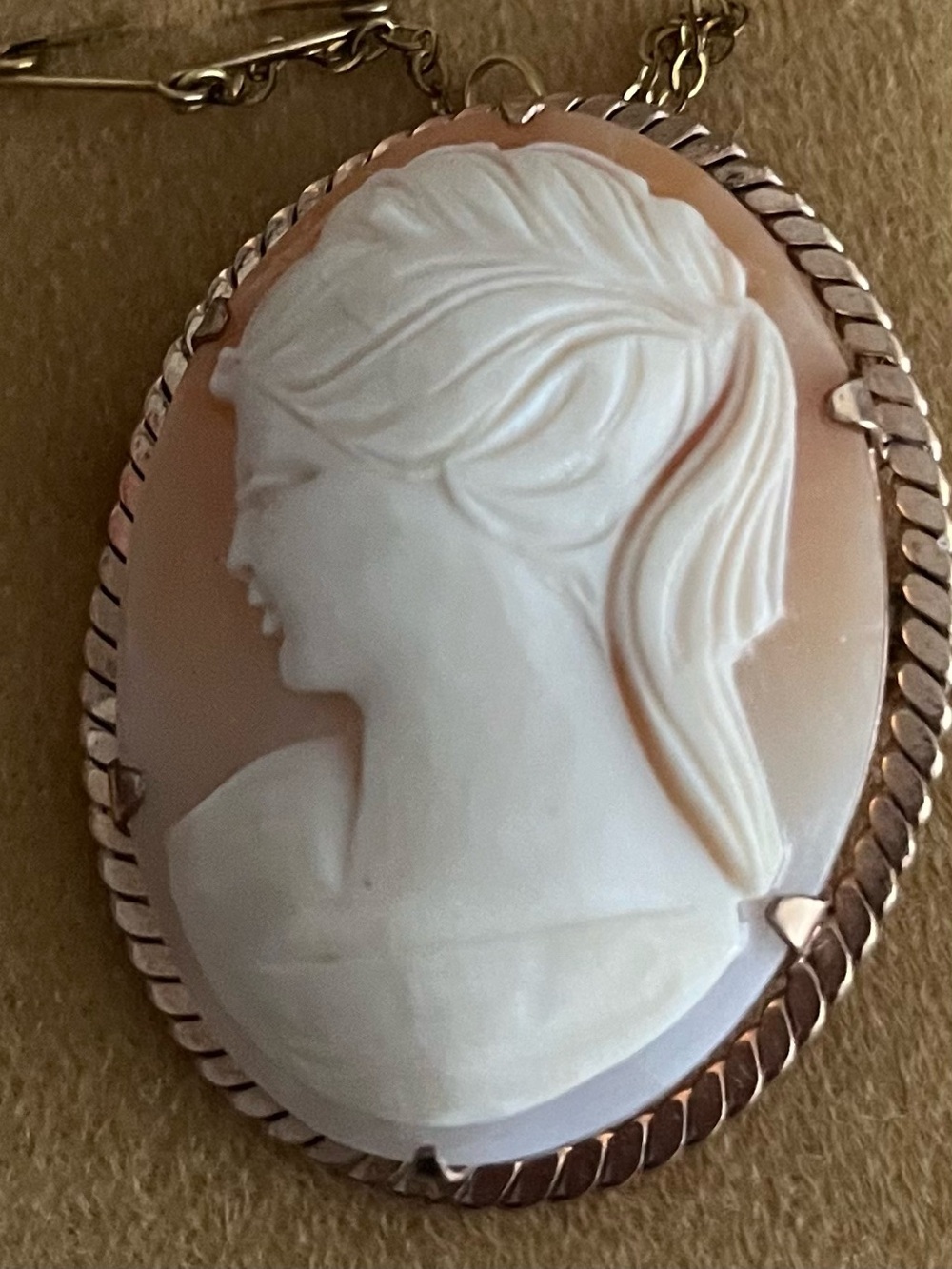 Vintage Shell Cameo Brooch